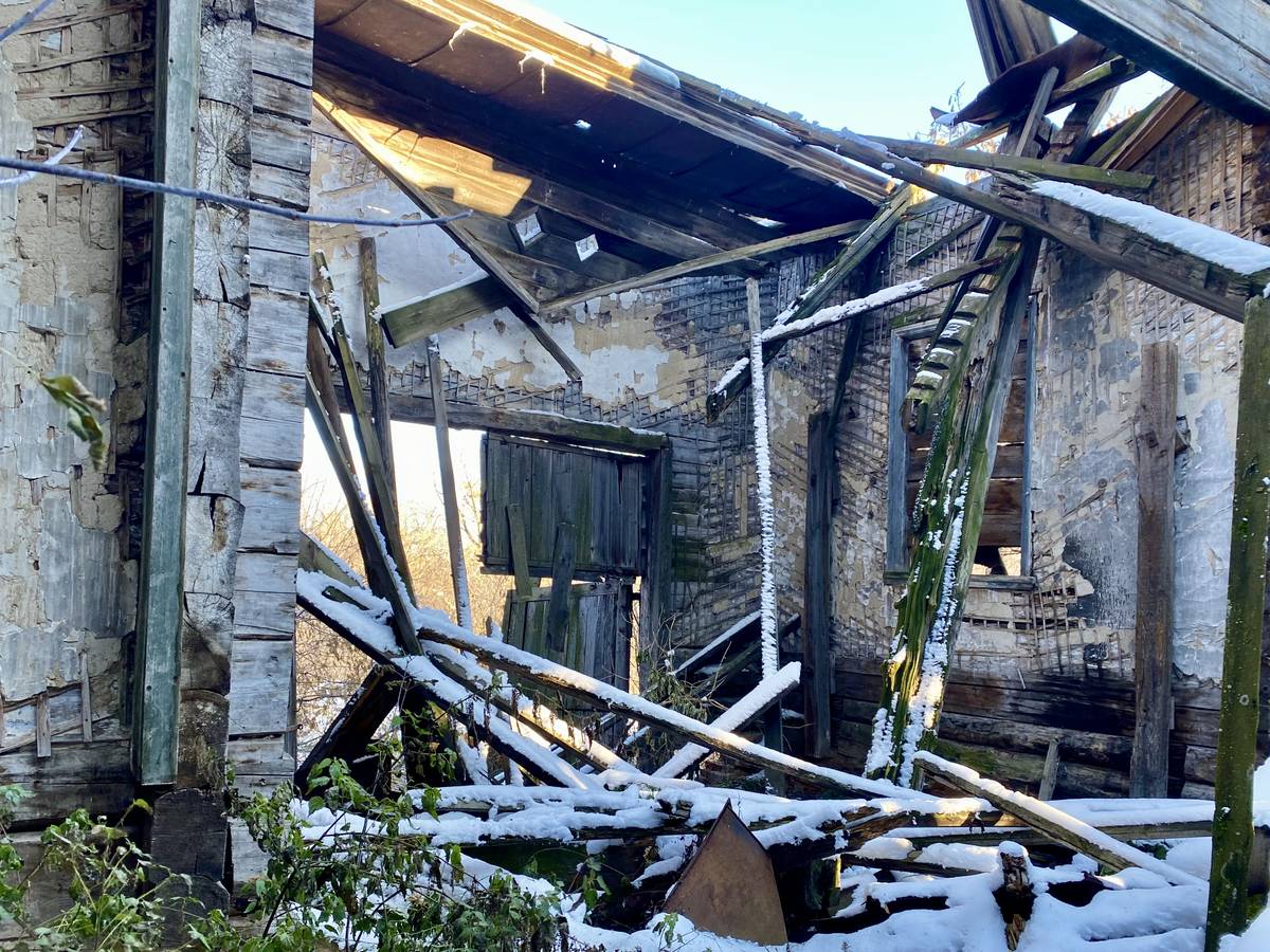 Церковь Николая Чудотворца, Лушниково (Тальменский район, Алтайский край). интерьер и убранство, Вид на алтарь с северного выхода