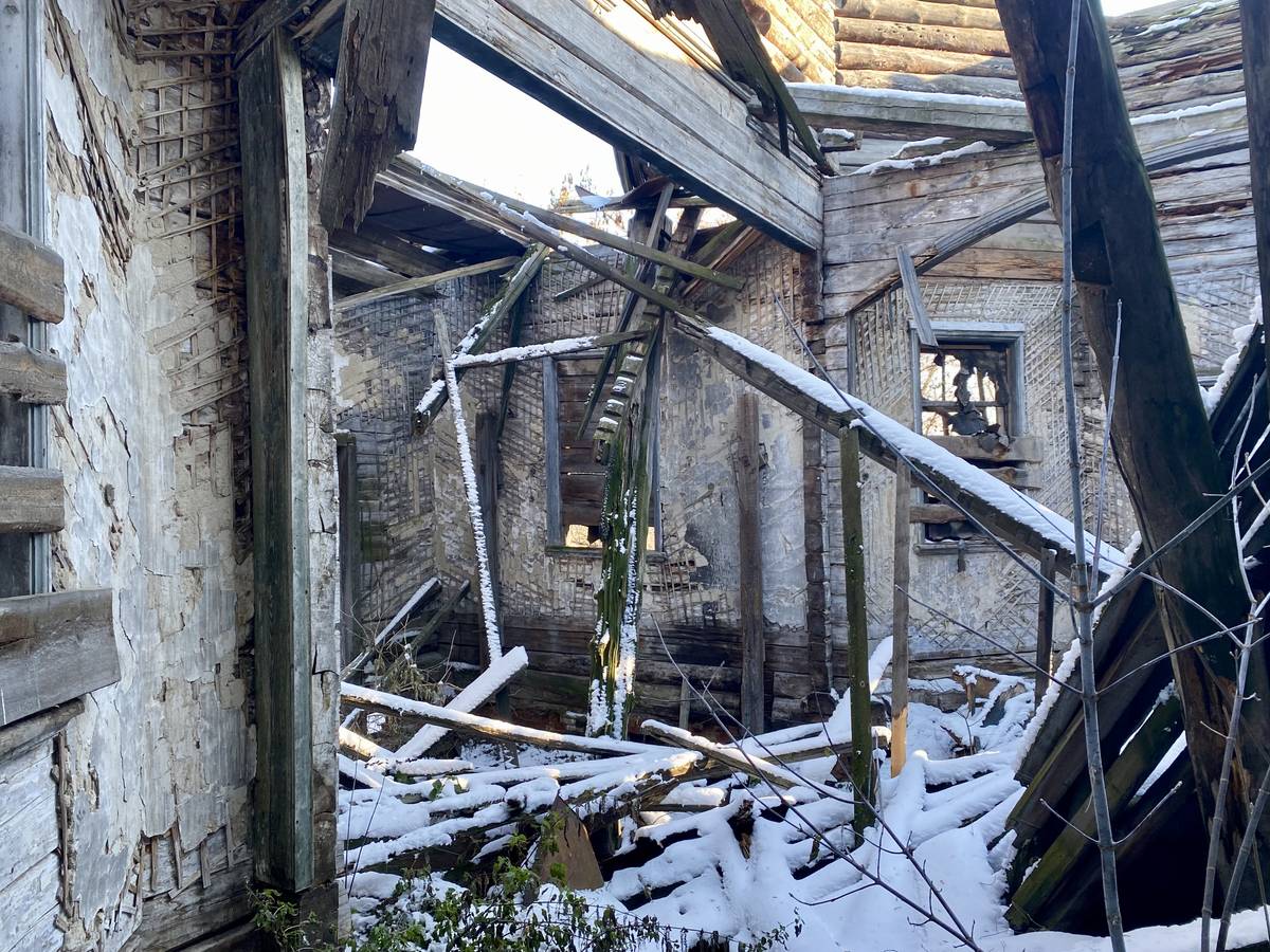 Церковь Николая Чудотворца, Лушниково (Тальменский район, Алтайский край). интерьер и убранство, Вид на трапезную с южного выхода