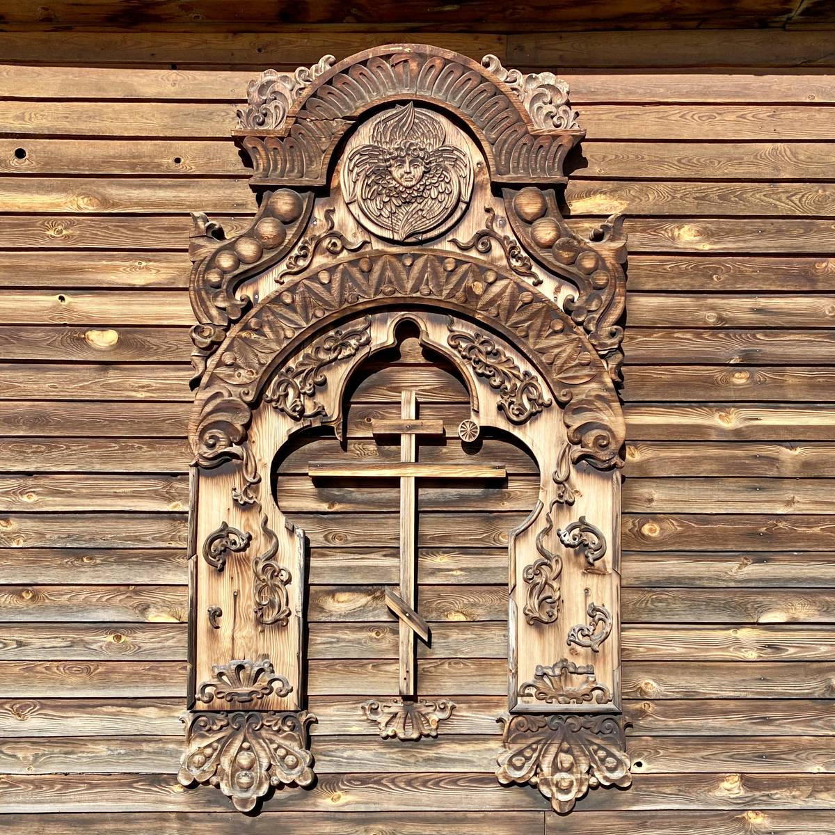 Церковь Троицы Живоначальной (новая), Залесово (Залесовский район, Алтайский край). дополнительная информация, На южном фасаде