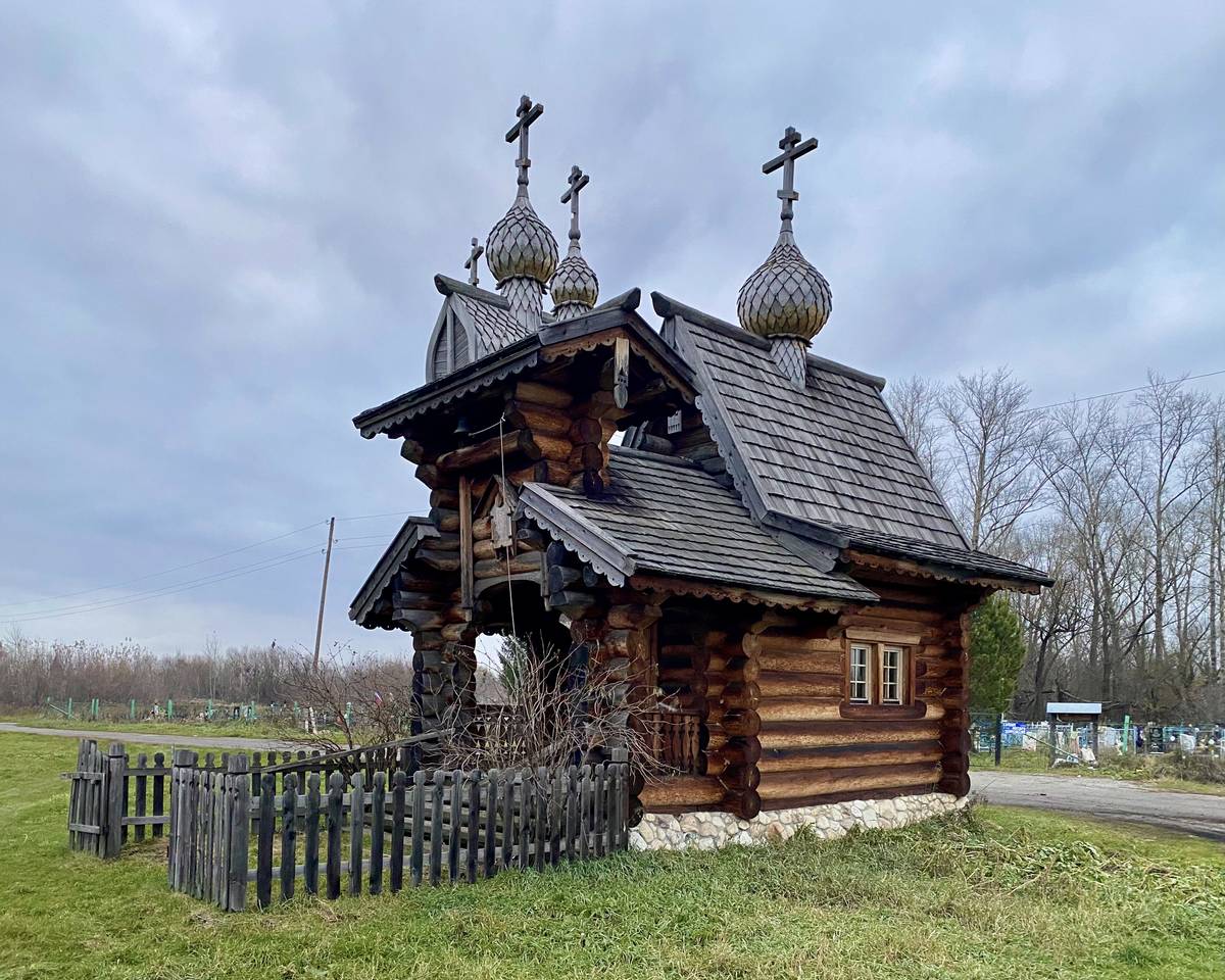 Часовня Трёх Святителей Великих, Новотырышкино (Смоленский район, Алтайский край). фасады, Вид с ЮЗ