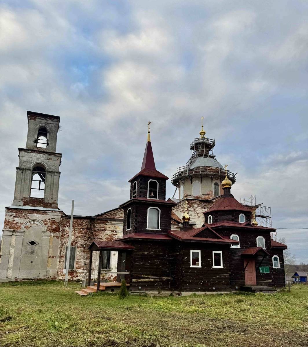Церковь Вознесения Господня (новая), Большое Терюшево (Дальнеконстантиновский район, Нижегородская область). общий вид в ландшафте
