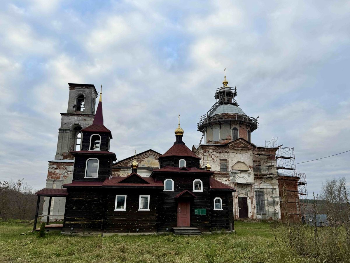 Церковь Вознесения Господня (новая), Большое Терюшево (Дальнеконстантиновский район, Нижегородская область). общий вид в ландшафте