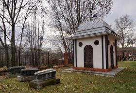 Гора. Неизвестная часовня над захоронением Смирновых