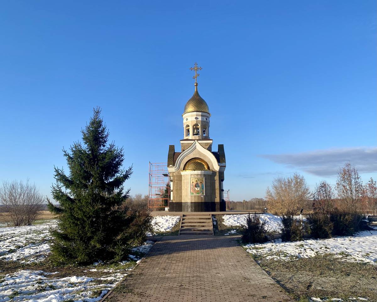 Часовня Василиска Сибирского, Трасса 32К-425, 4-й километр (Кемеровский район, Кемеровская область). фасады, Восточный фасад