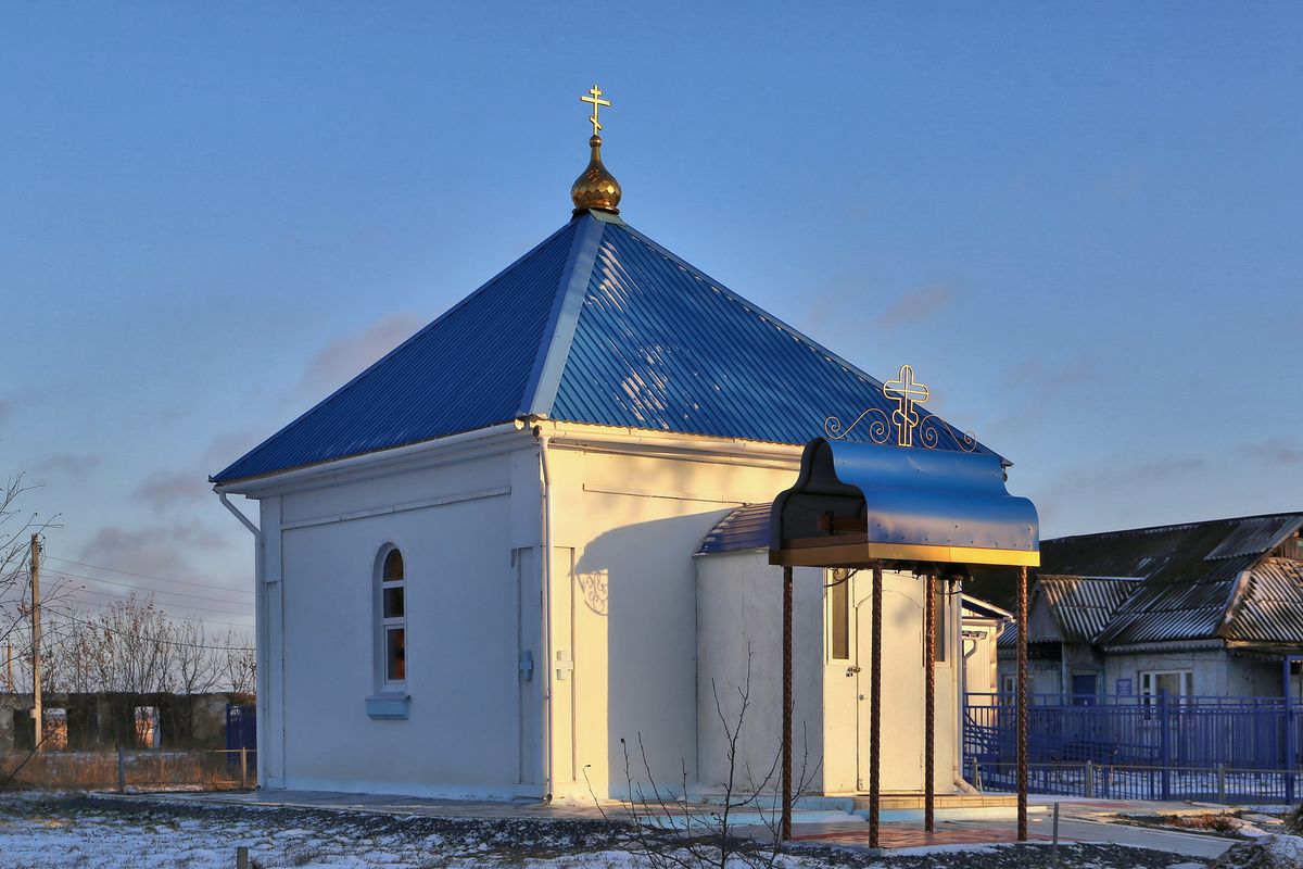 Часовня Петра и Павла, Борки (Кормиловский район, Омская область). общий вид в ландшафте