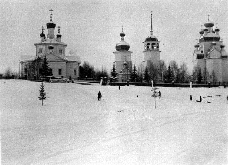 Храмовый комплекс Чекуевского погоста, Чекуево (Онежский район, Архангельская область). архивная фотография, Сретенская церковь,1893 г.; Успенская церковь,1675 г.; колокольня 1740 г.; Преображенская церковь, 1687 г. 