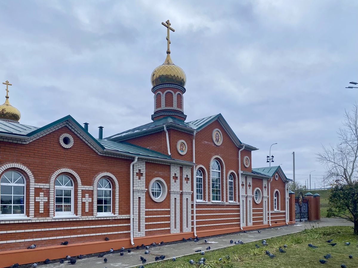 Знаменский монастырь. Церковь Иоанна Кронштадтского, Барнаул (Барнаул, город, Алтайский край). фасады, Вид от входа в монастырь (с СЗ)