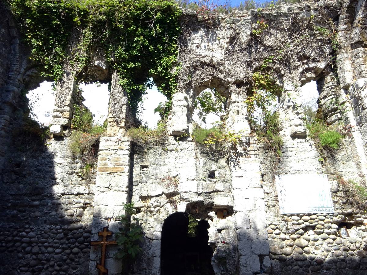 интерьер и убранство. Неизвестная церковь, Мюссера (Мысра) (Абхазия, Прочие страны)