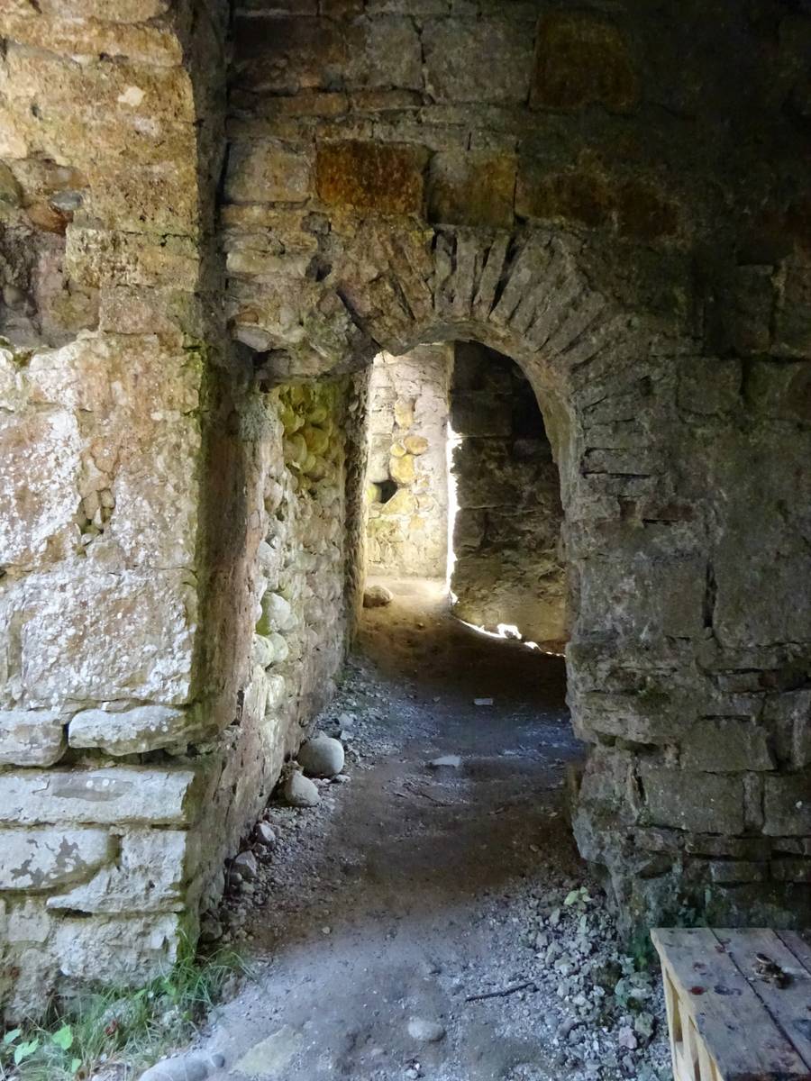 интерьер и убранство. Неизвестная церковь, Мюссера (Мысра) (Абхазия, Прочие страны)