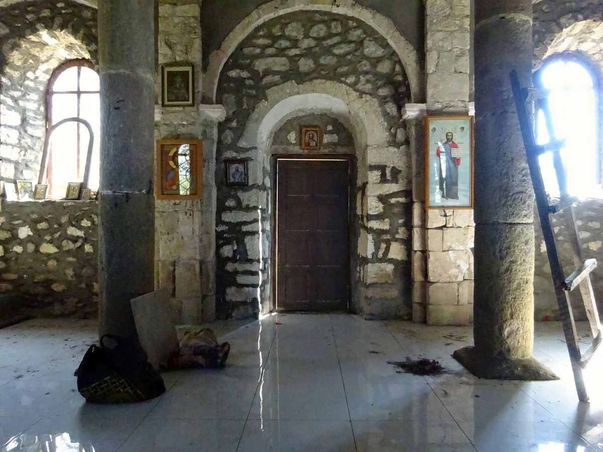 интерьер и убранство. Неизвестная церковь, Гумрыш (Абхазия, Прочие страны)