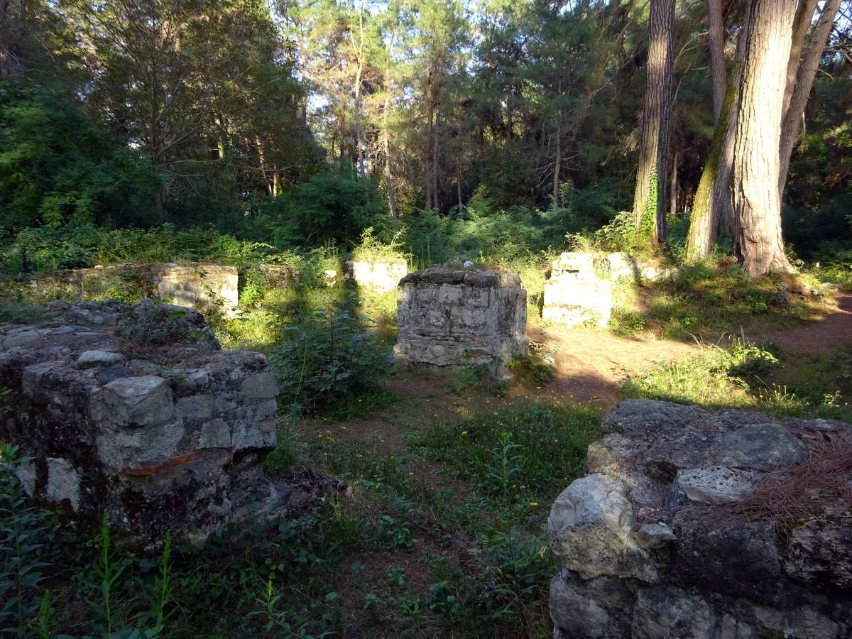 интерьер и убранство. Неизвестная церковь, Пицунда (Абхазия, Прочие страны)