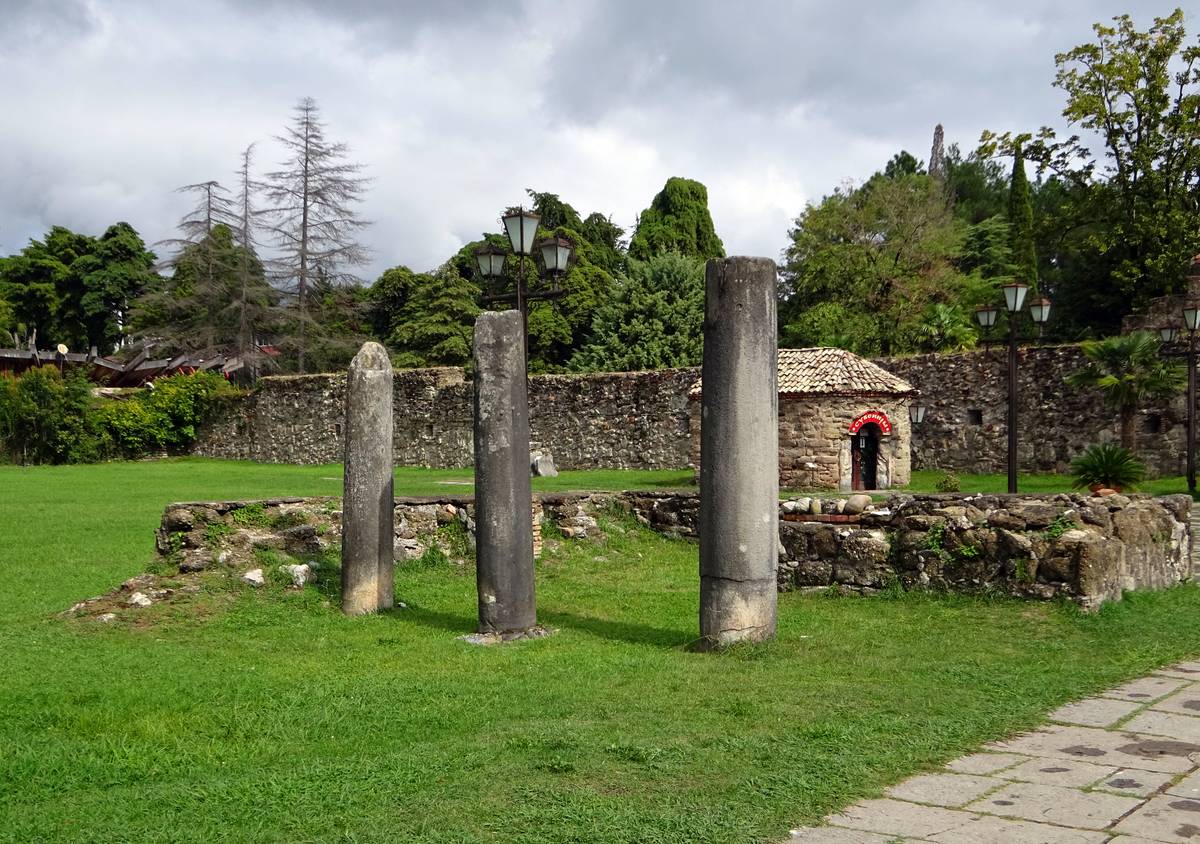 общий вид в ландшафте. Колокольня, Пицунда (Абхазия, Прочие страны)
