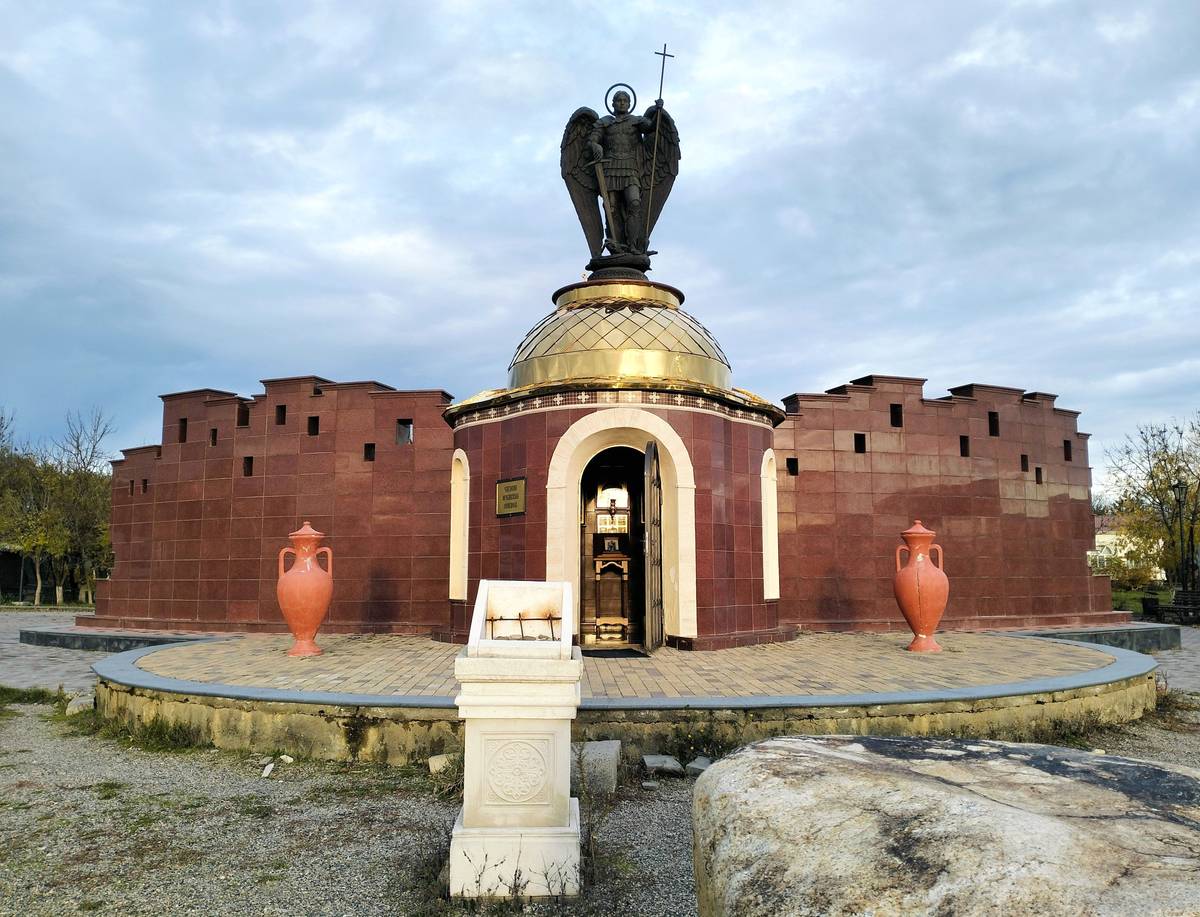 Часовня Михаила Архангела при Мемориале памяти жертв геноцида понтийских греков, Ессентуки (Ессентуки, город, Ставропольский край). фасады