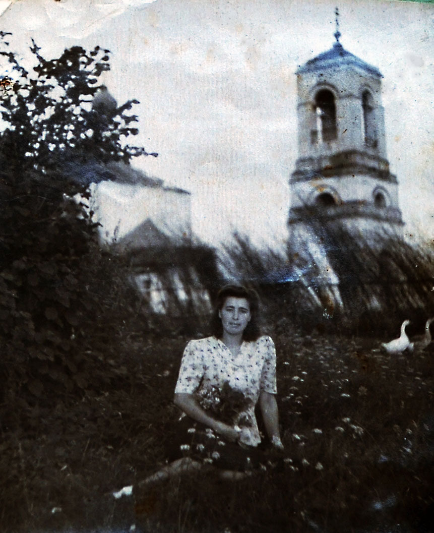 Покровская церковь в середине XX века. Источник: https://33mayak.ru/2021/12/16/54282, архивная фотография. Церковь  Покрова Пресвятой Богородицы, Голышево, урочище (Вязниковский район, Владимирская область)