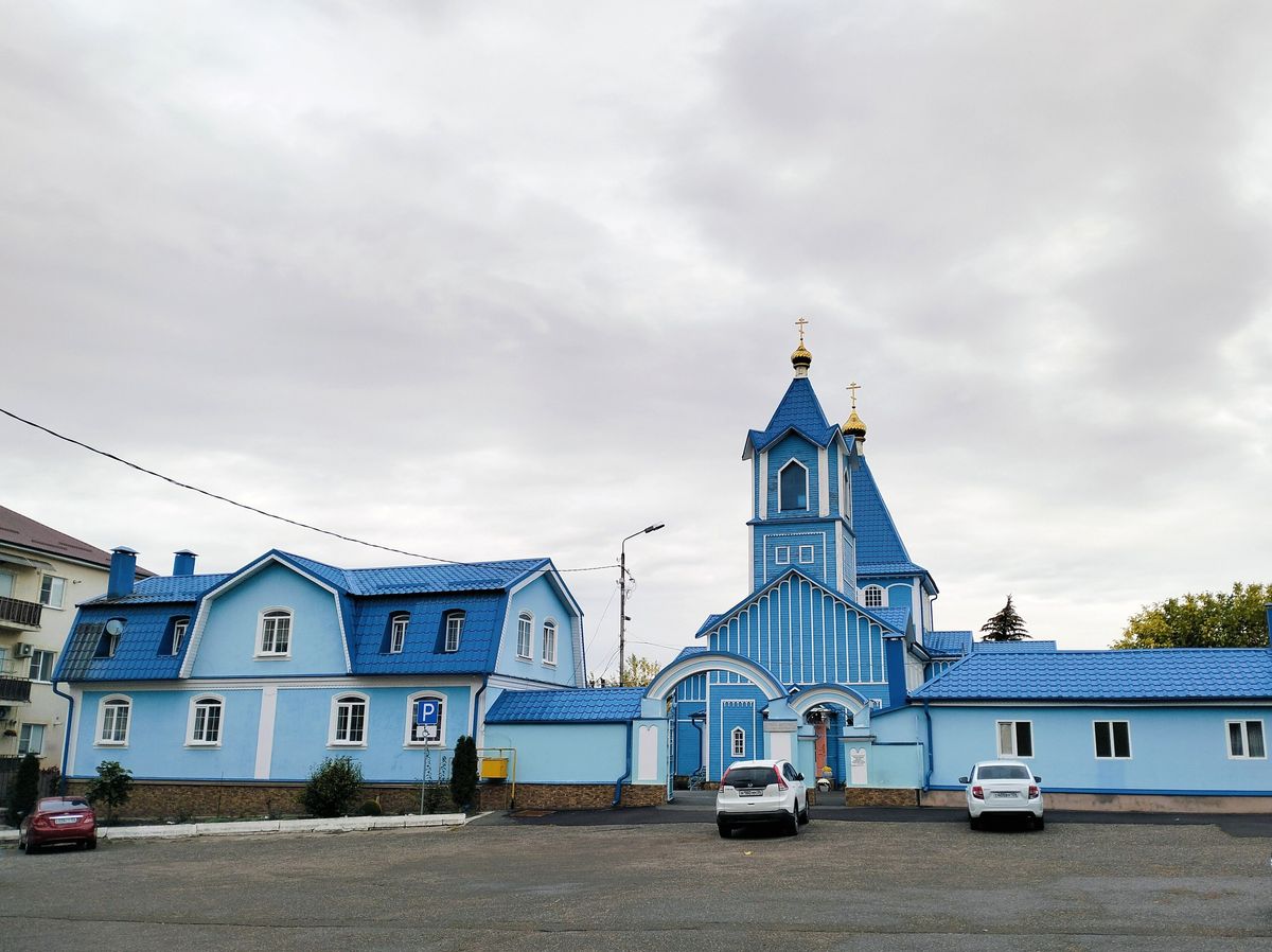 Церковь Рождества Иоанна Предтечи, Ессентуки (Ессентуки, город, Ставропольский край). фасады, Крестильный храм - по левому краю фото