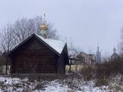 Неизвестная часовня-купель при Казанской церкви, Вид с юга, справа — Казанская церковь, Савино, Заокский район, Тульская область