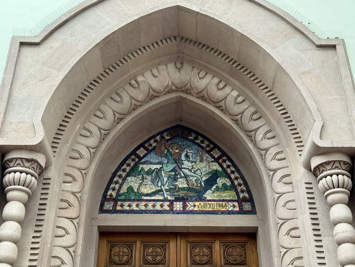 Мозаика в главном портале, архитектурные детали. Собор Георгия Победоносца, Мехико (Мексика, Прочие страны)