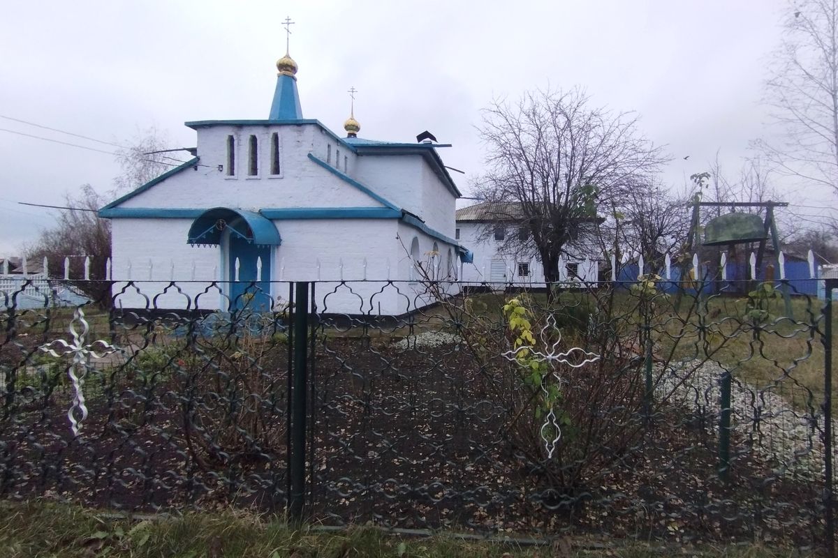 Вид с запада, общий вид в ландшафте. Церковь Михаила Архангела, Золотое (Первомайск, город, Украина, Луганская область)