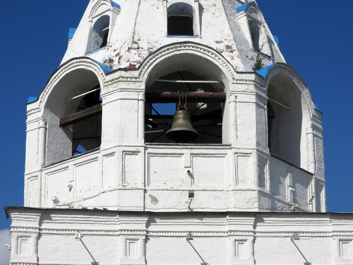 Ярус звона колокольни собора Успения Пресвятой Богородицы, архитектурные детали. Кремль. Соборная колокольня, Коломна (Коломенский городской округ, Московская область)