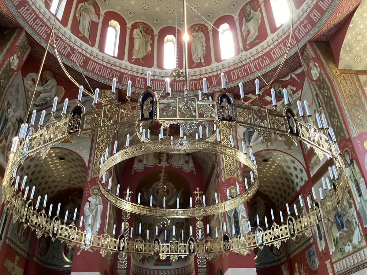 Паникадило, интерьер и убранство. Церковь Троицы Живоначальной, Цхинвал (Южная Осетия, Прочие страны)