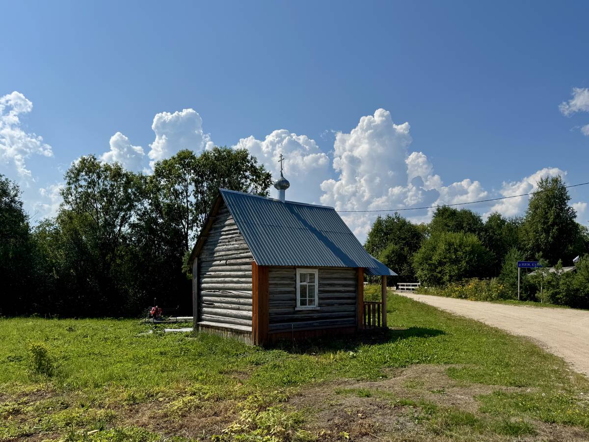 Вид с северо-востока, общий вид в ландшафте. Часовня Воздвижения Креста Господня, Марковская (Култа) (Каргопольский район, Архангельская область)