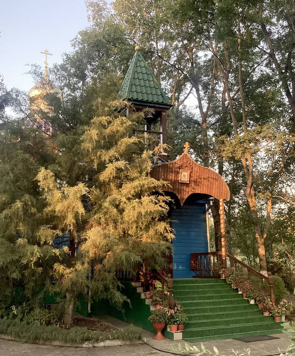 Вид с юго-запада, фасады. Церковь Сергия Радонежского, Ярославская (Мостовской район, Краснодарский край)