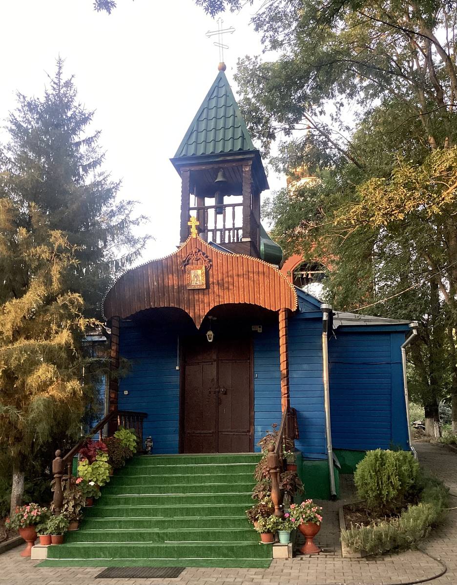 Вид с юга, фасады. Церковь Сергия Радонежского, Ярославская (Мостовской район, Краснодарский край)