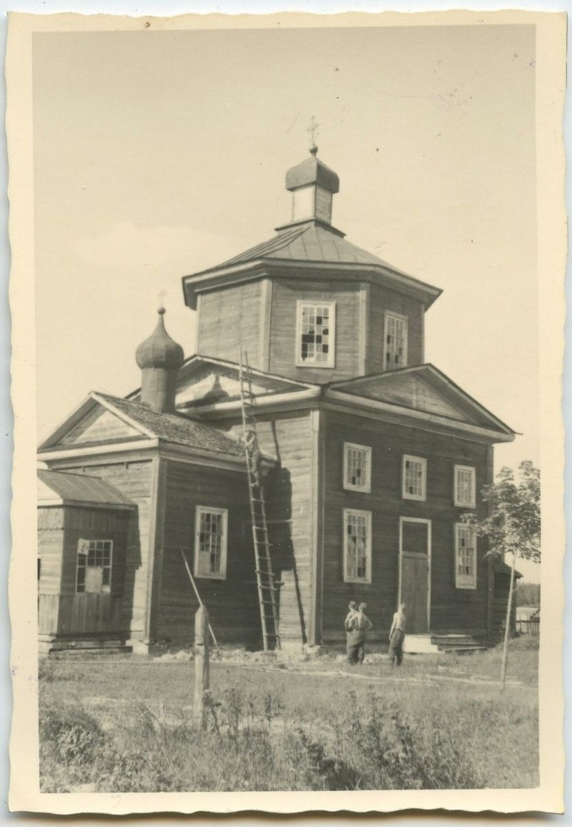 Фото около 1942 г. Немецкий аукцион e-bay, архивная фотография. Неизвестная церковь, Малое Полпино (Брянский район, Брянская область)