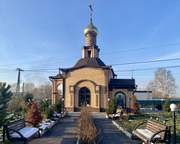 Церковь Владимира равноапостольного, Вид с южной дорожки к храму, Киселёвск, Киселёвск, город, Кемеровская область