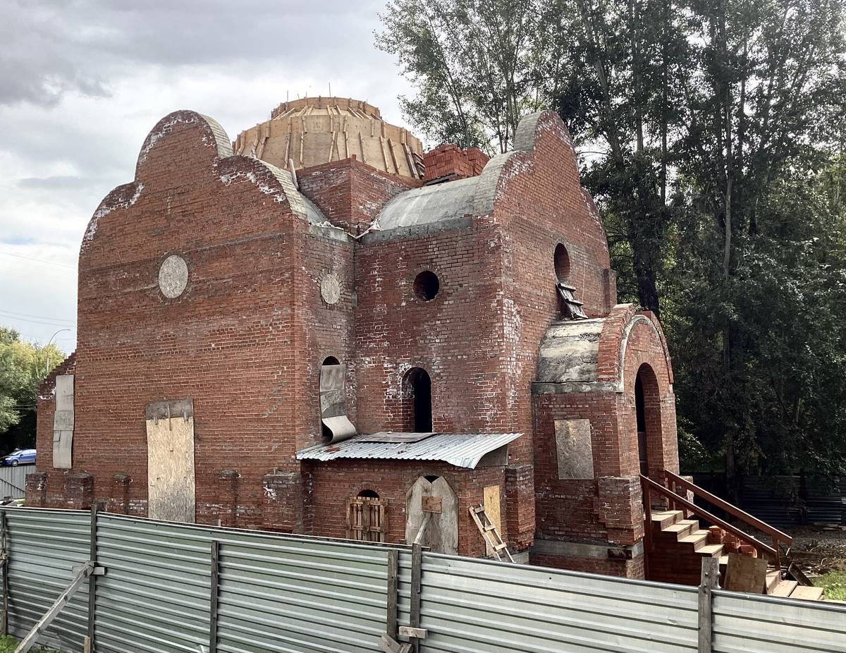 Строящийся храм, вид с северо-запада, фасады. Церковь Собора Кемеровских святых (строящаяся), Кемерово (Кемерово, город, Кемеровская область)