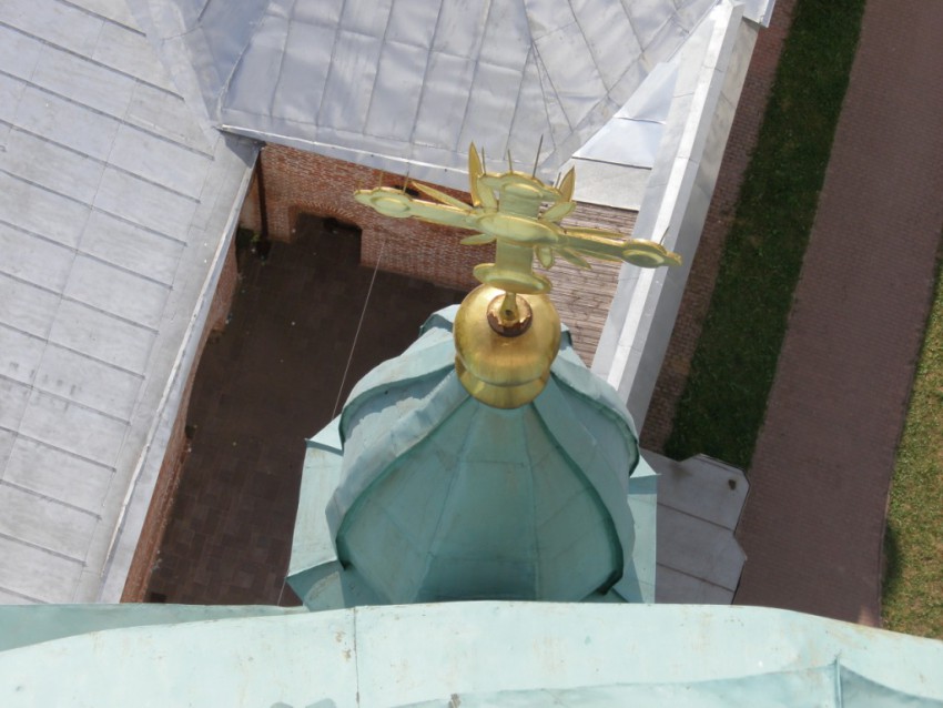 Малый купол и крест колокольни, архитектурные детали. Архиерейский двор. Соборная колокольня, Вологда (Вологда, город, Вологодская область)