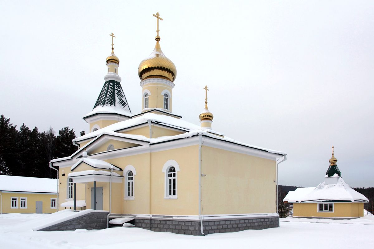 Вид с юго-востока, фасады. Церковь Андрея Первозванного, Исеть (Верхняя Пышма (ГО Верхняя Пышма и ГО Среднеуральск), Свердловская область)