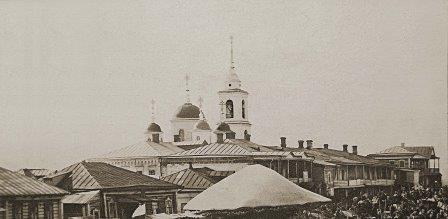 Купола и колокольня церкви в начале XX в. Источник: https://ledrov.ru/history/istoriya-spasskogo-rajona/9-spaso-preobrazhenskaya-tserkov-v-sele-spasskom-vekhi-istorii, архивная фотография. Церковь Преображения Господня (старая), Спасское (Спасский район, Нижегородская область)