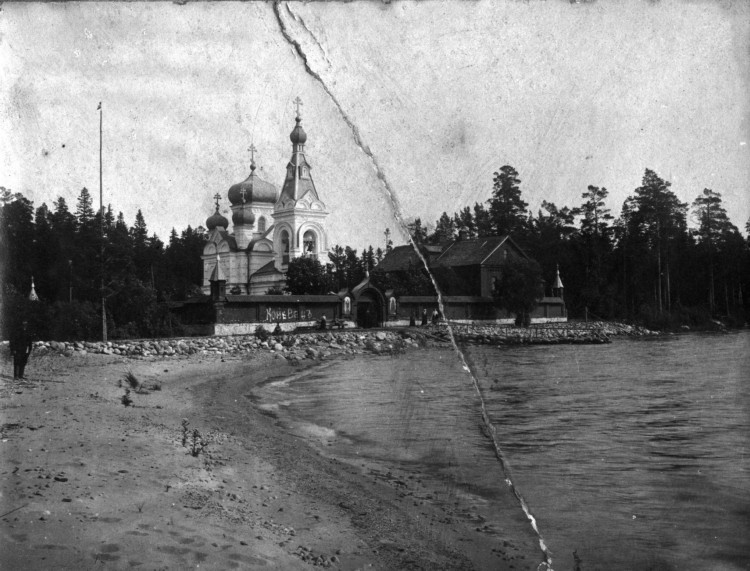 Вид Коневского скита Коневского монастыря, архивная фотография. Рождества Пресвятой Богородицы Коневский монастырь. Коневский скит, Коневец, остров (Приозерский район, Ленинградская область)
