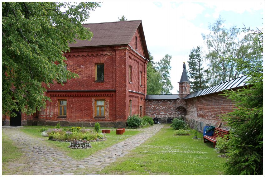 архитектурные детали. Рождества Пресвятой Богородицы Коневский монастырь. Коневский скит, Коневец, остров (Приозерский район, Ленинградская область)