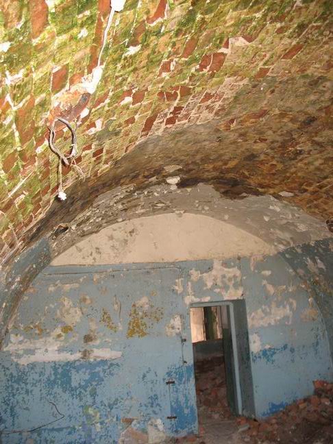 архитектурные детали. Корнилиев Комельский монастырь. Церковь Воскресения Христова в трапезной палате, Корнильево (Грязовецкий район, Вологодская область)