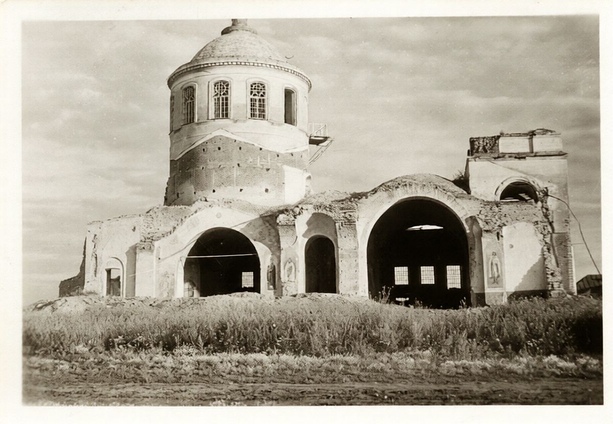 Фото 1942 г. с аукциона e-bay.de, архивная фотография. Церковь Успения Пресвятой Богородицы, Студёное (Должанский район, Орловская область)