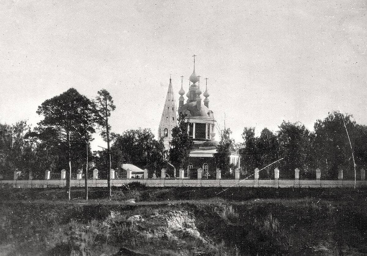 Фотография нач. ХХ века. Приблизительная датировка: 1910-1920-е гг., архивная фотография. Церковь Троицы Живоначальной, Шуя (Шуйский район, Ивановская область)