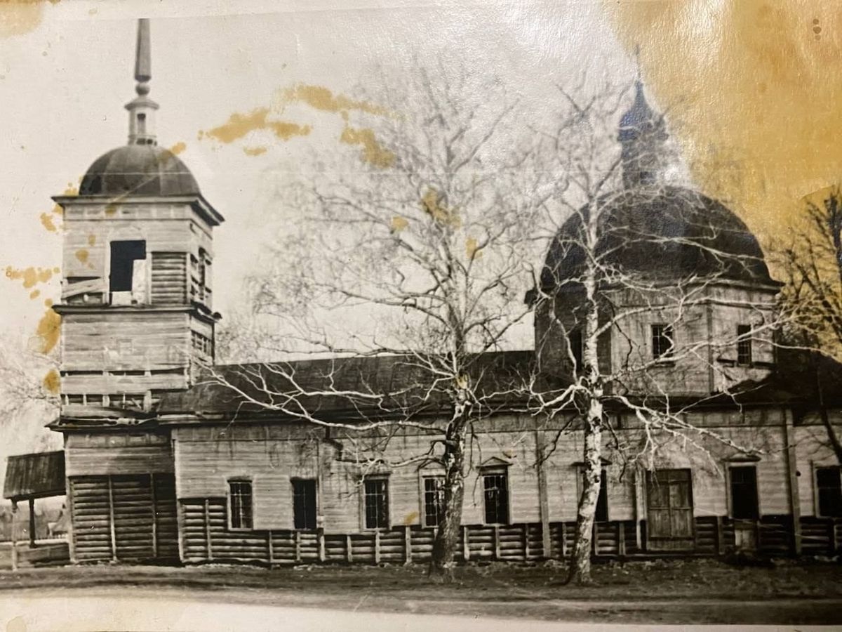 Середина XX века. Источник: https://vk.com/club19726684?w=wall-19726684_8791, архивная фотография. Церковь Успения Пресвятой Богородицы, Размазлей (Ардатовский район, Нижегородская область)