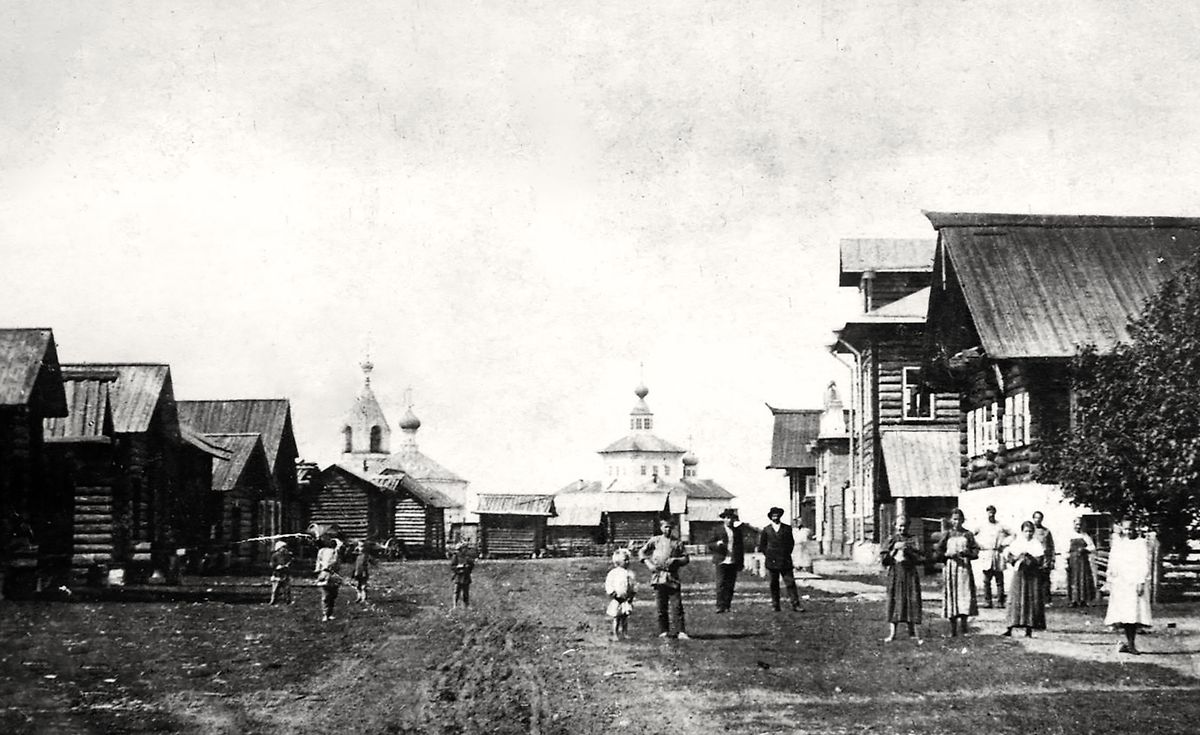 Церкви Карпогорского прихода в 1910 г. Фрагмент фото из фондов Веркольского музея Ф.А. Абрамова., архивная фотография. Храмовый комплекс Карпогорского прихода, Карпогоры (Пинежский район, Архангельская область)