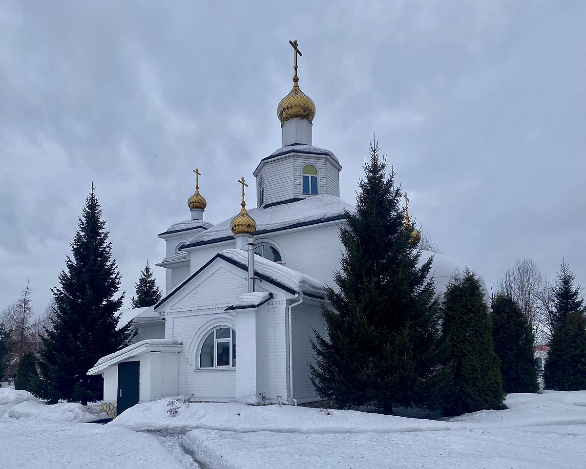 Вид с ЮВ, фасады. Церковь Казанской иконы Божией Матери, Сосновка (Новокузнецкий район и г. Новокузнецк, Кемеровская область)