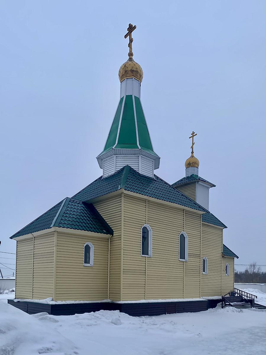 Вид с СВ, фасады. Церковь Симеона Богоприимца, Школьный (Прокопьевский район и г. Прокопьевск, Кемеровская область)