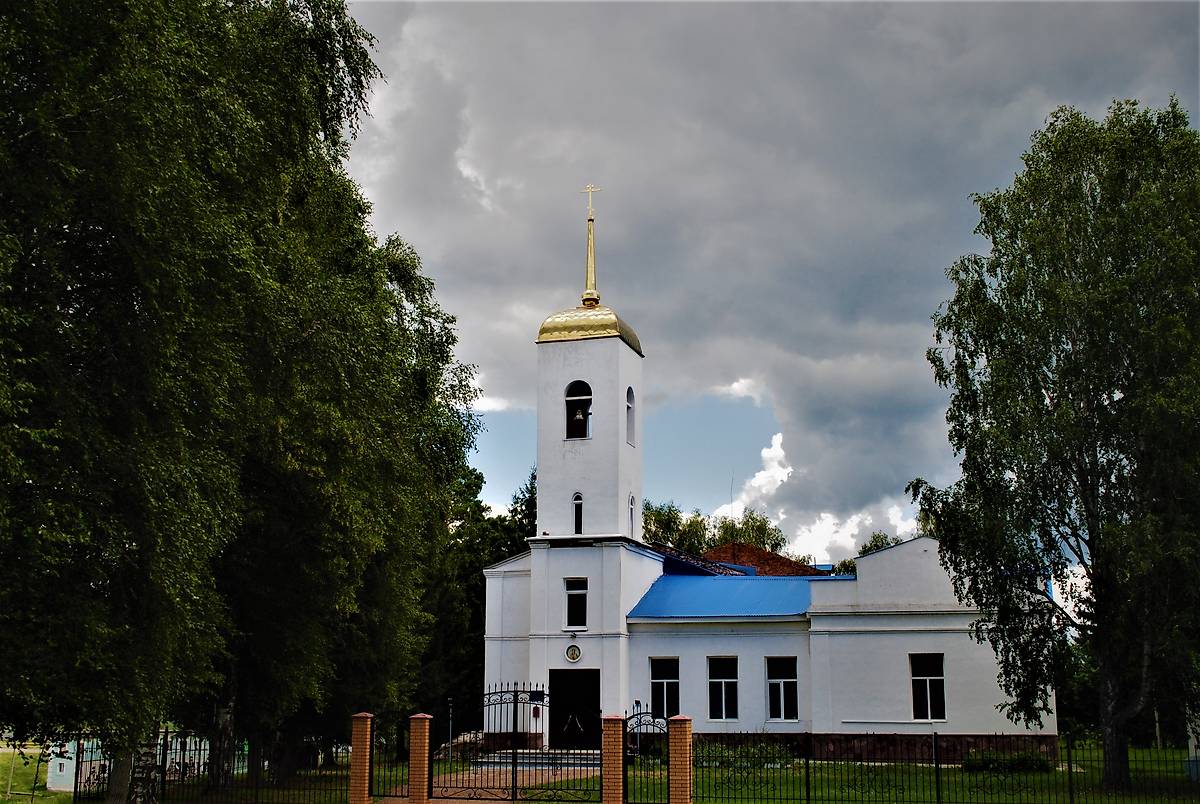 общий вид в ландшафте. Церковь Михаила Архангела, Архангельское (Архангельский район, Республика Башкортостан)