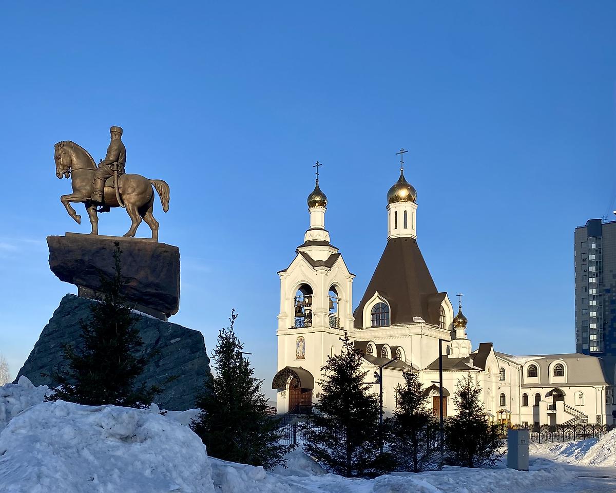 Памятник Александру III перед храмом, дополнительная информация. Церковь Воскресения Христова, Кемерово (Кемерово, город, Кемеровская область)