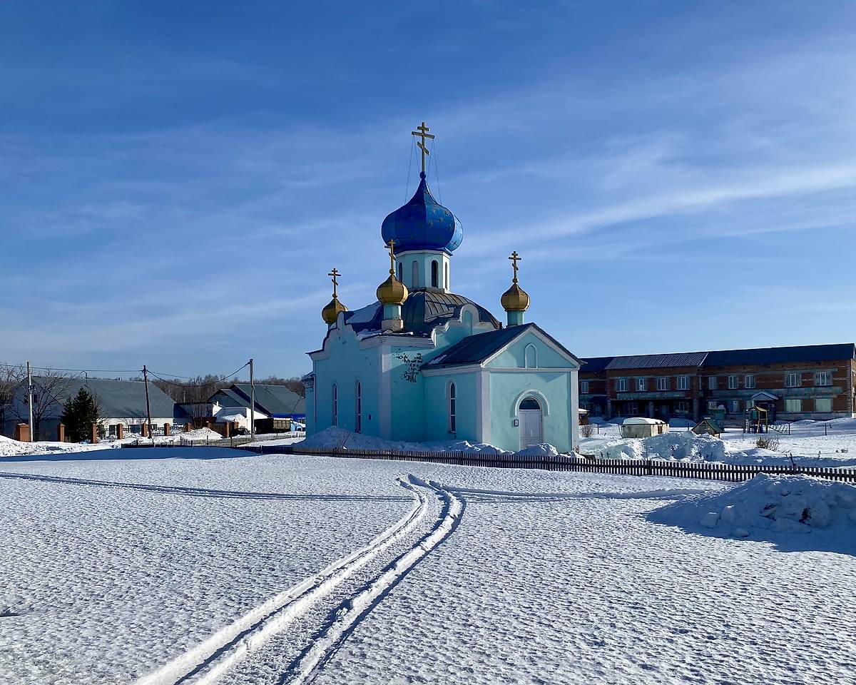 Вид с СЗ, фасады. Церковь Прокопия Кесарийского, Шевели (Крапивинский район, Кемеровская область)