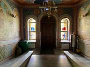 Успенский женский монастырь.  Надвратная церковь Успения Пресвятой Богородицы, Вид на вход в церковь с лестницы , Елыкаево, Кемеровский район, Кемеровская область