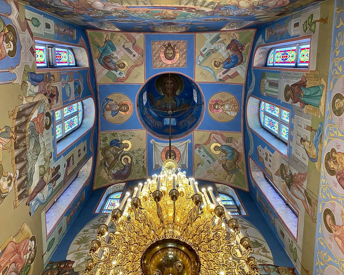 Свод храма, интерьер и убранство. Успенский женский монастырь.  Надвратная церковь Успения Пресвятой Богородицы, Елыкаево (Кемеровский район, Кемеровская область)