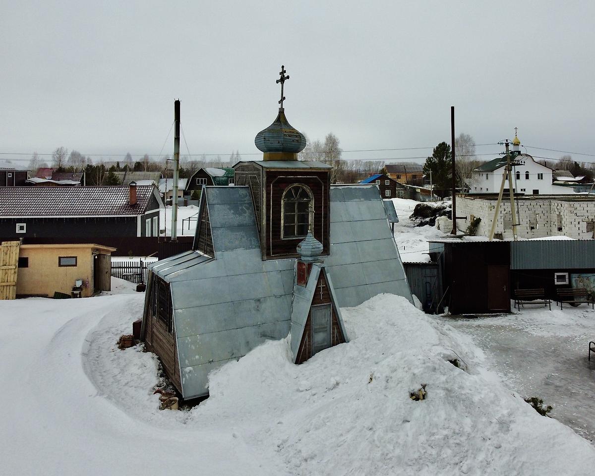 Вид с востока, фасады. Церковь Троицы Живоначальной (временная), Старочервово (Кемеровский район, Кемеровская область)