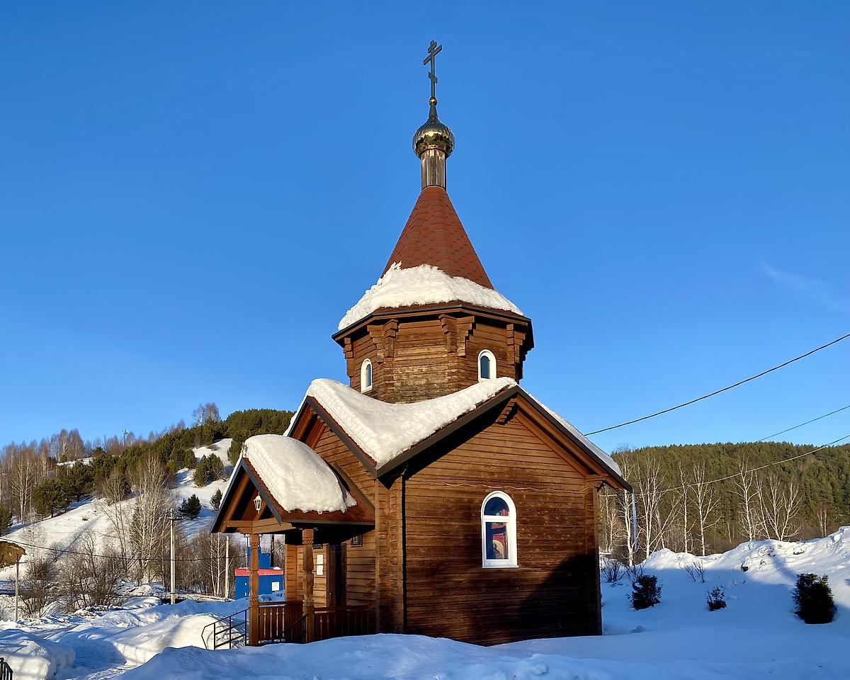 Вид с ЮЗ, фасады. Храм-часовня Воздвижения Креста Господня, Мирный (Осинники, город, Кемеровская область)