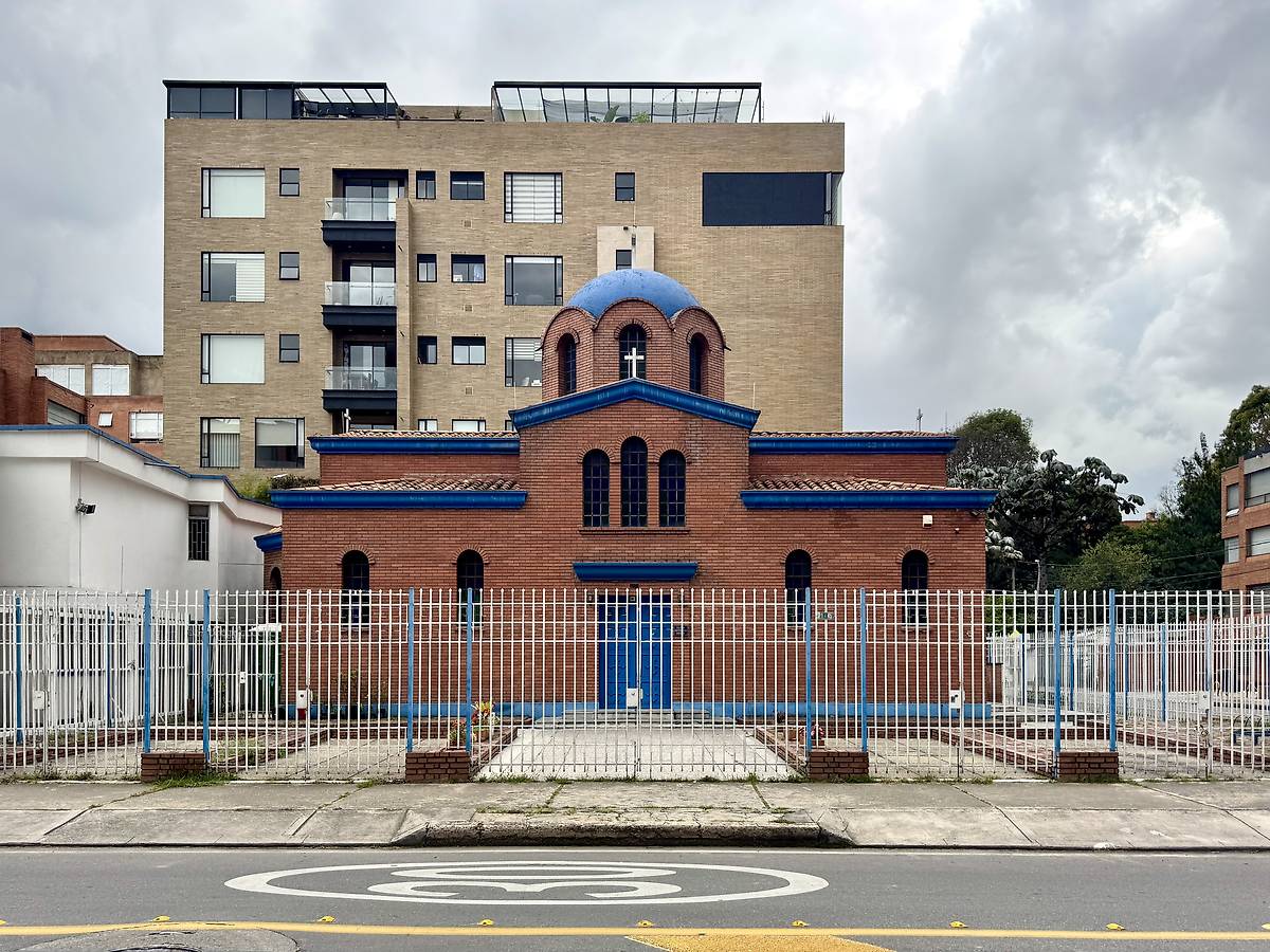 Вид с севера, фасады. Церковь Успения Пресвятой Богородицы, Богота (Колумбия, Прочие страны)